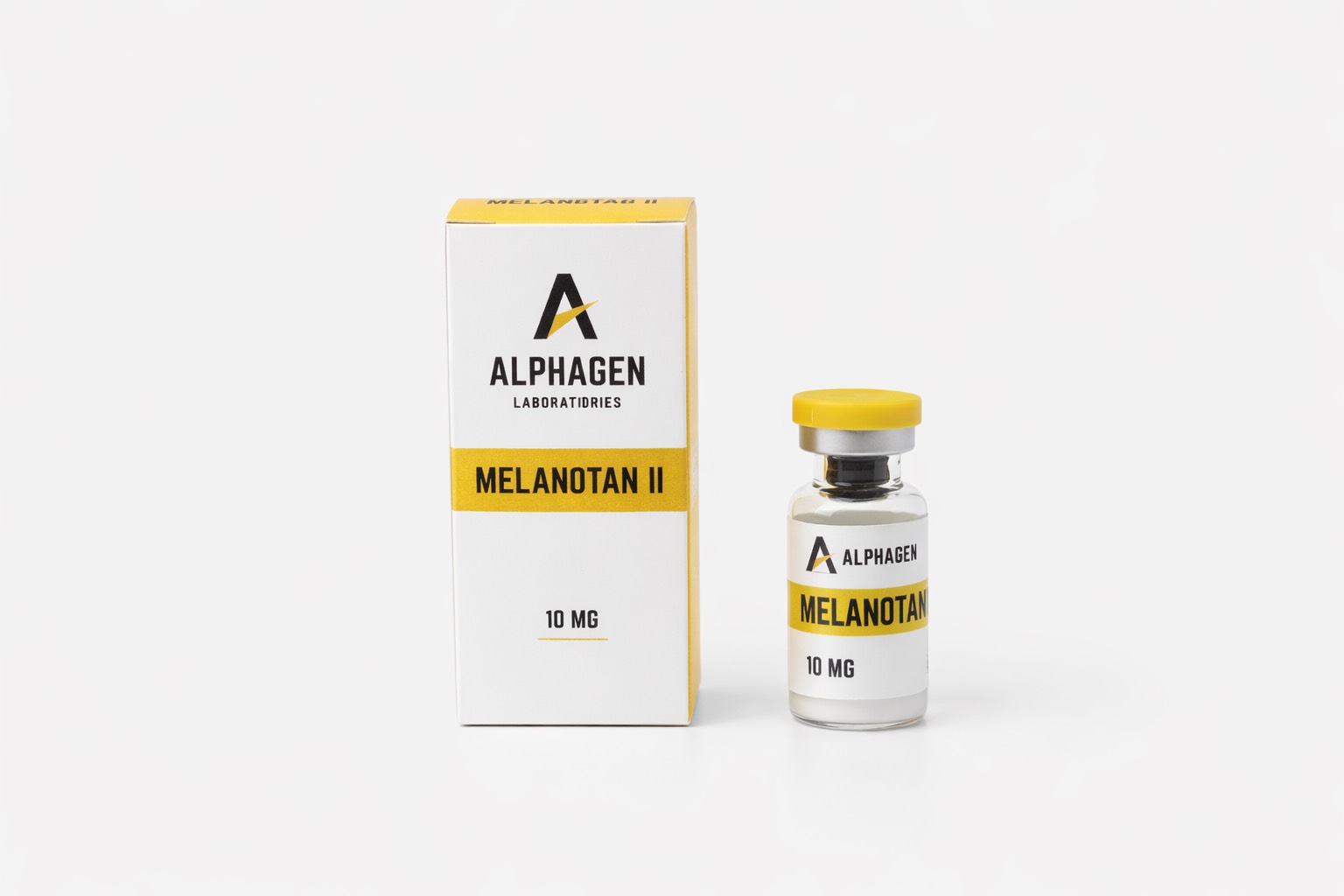 Wysokiej jakości odczynnik Melanotan II od Alphagen Laboratories to syntetyczny analog naturalnego hormonu stymulującego melanocyty (alpha-MSH). W badaniach laboratoryjnych substancja ta jest kluczowym obiektem analiz nad fotoprotekcją oraz indukowaniem naturalnej opalenizny bez nadmiernej ekspozycji na promieniowanie UV. Jako jeden z najpopularniejszych peptydów w kategorii substancji wpływających na pigmentację, Melanotan II jest również testowany pod kątem oddziaływania na metabolizm lipidów oraz funkcje seksualne (libido). Produkt w formie czystego liofilizatu o wysokiej stabilności, przeznaczony wyłącznie do profesjonalnych zastosowań naukowych i badań in vitro. Zestaw Alphagen Melanotan II 10mg – fiolka z liofilizatem i opakowanie peptydów badanych pod kątem właściwości opalających.